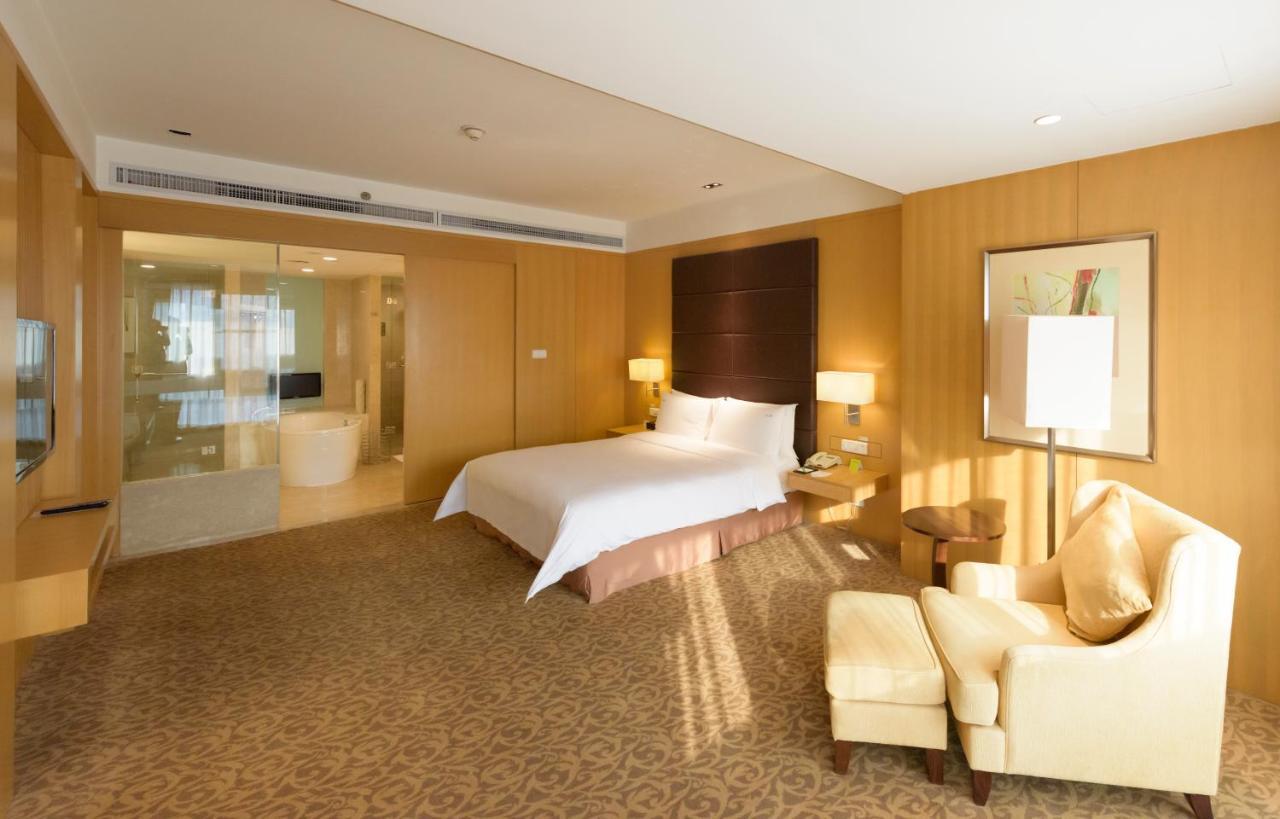 Holiday Inn Shijiazhuang Central By Ihg Exterior photo