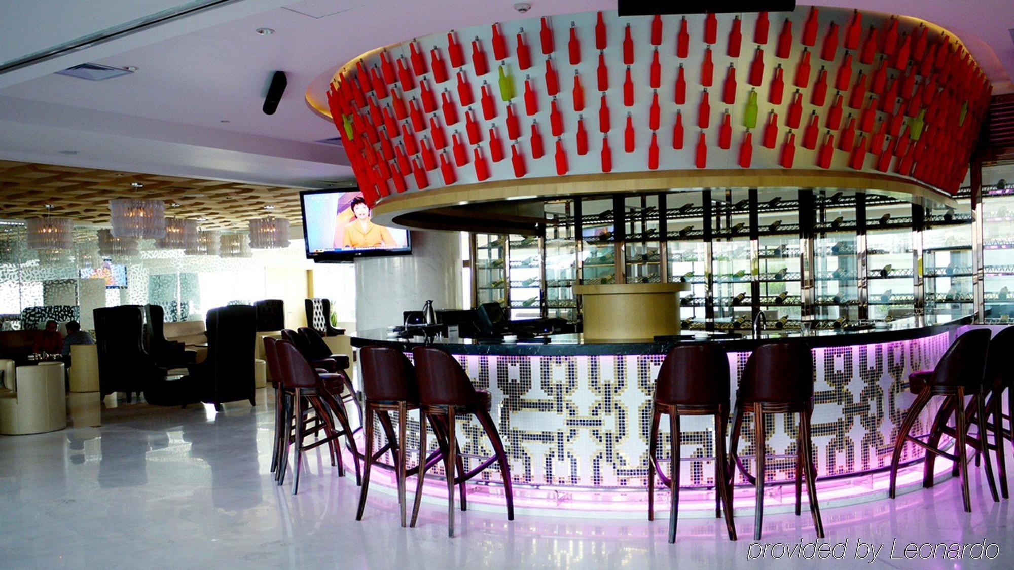 Holiday Inn Shijiazhuang Central By Ihg Exterior photo